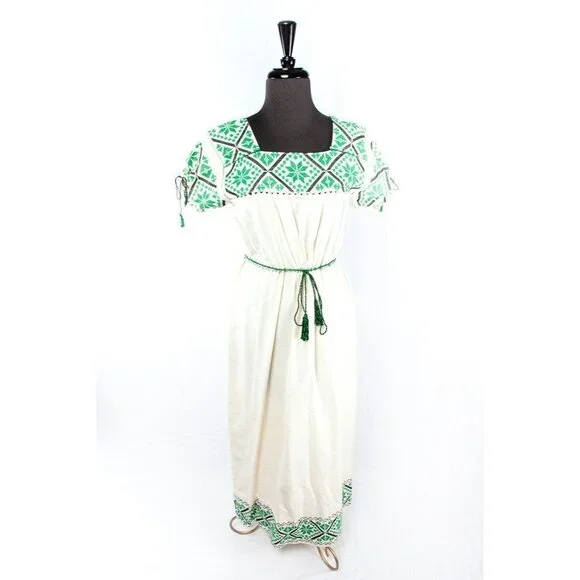 beige mexican dress Diseos Rosa Mexicano Dress  Via Davia Vintage